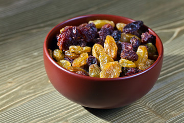 raisins in  brown dich