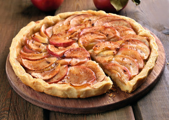 Pie with fresh apples on wooden table