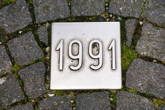 Kopfsteinpflaster mit Jahreszahl 1991