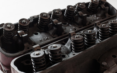 Obraz na płótnie Canvas Opened old v8 engine heads showing valves and springs