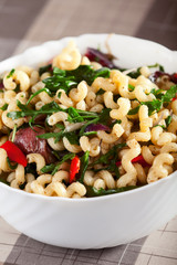 Pasta with prosciutto, rucola and peppers