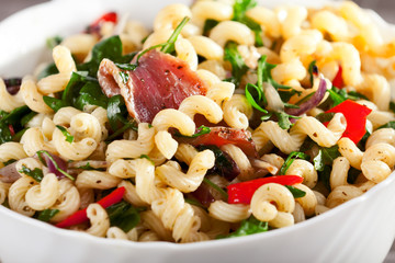 Pasta with prosciutto, rucola and peppers