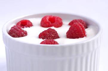 Natural yogurt with fresh raspberries
