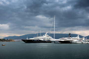 Fototapeta na wymiar Luxury yachts and sailboats