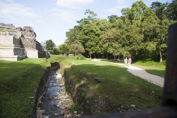 Fototapeta na wymiar Archaeological zone of Palenque, Palenque Chiapas Mexico.