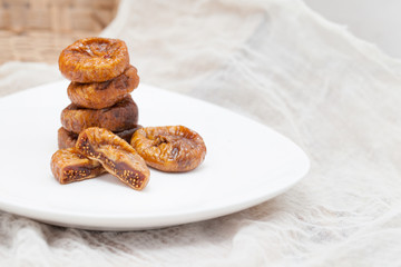 Dried figs