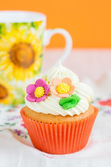Easter cupcakes decorated with flowers