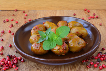 Peppery green olives