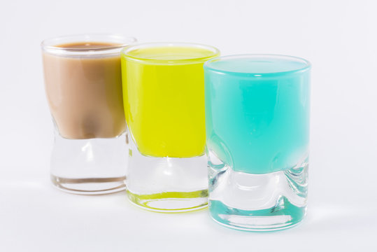 Chupitos de colores.