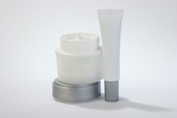 Plastic cosmetic containers