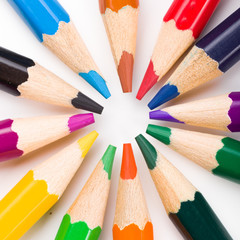 Naklejka premium Many different colored pencils on white background