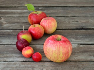 A variety of apples