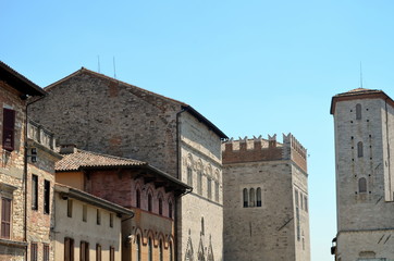 Fototapeta na wymiar Mittelalterliche Häuser in Todi
