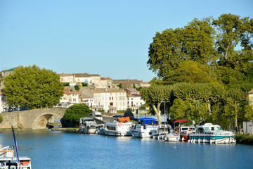 Fototapeta na wymiar Canal du midi à Castelnaudary