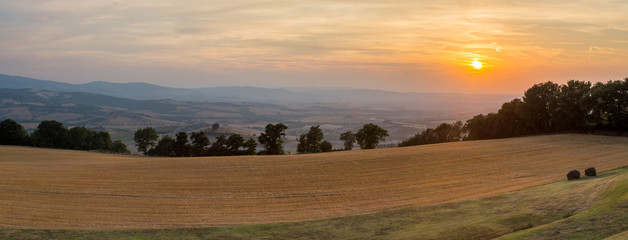 Fototapeta na wymiar Sunset on the landscape near Pienza, Tuscany, Italy