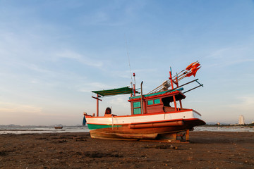 Naklejka premium Sunsets and fishing boat