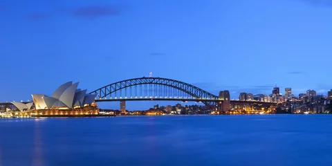 Store enrouleur tamisant Sydney Harbour Bridge et Sydney skyline, Australie à l& 39 aube