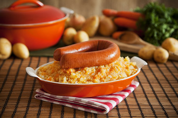 Dutch food: mashed potatoes, carrots and onions or 'Hutspot' - 91122619