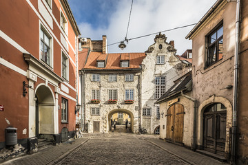 Fototapeta na wymiar Swedish Gate in the old city of Riga, Latvia