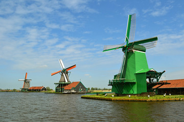 Naklejka premium windmills amsterdam zaanse schans NETHERLANDS