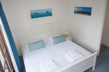 Fototapeta na wymiar Beautiful bedroom in a lovely and modern house
