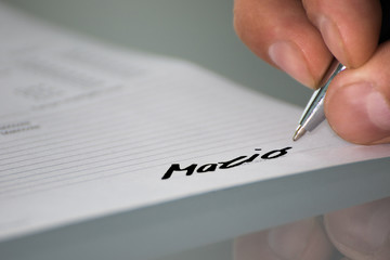 Firma sul contratto