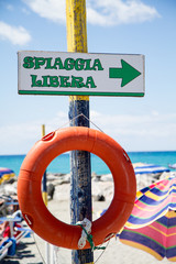 free beach, indicator sign on wooden post with  lifesaver