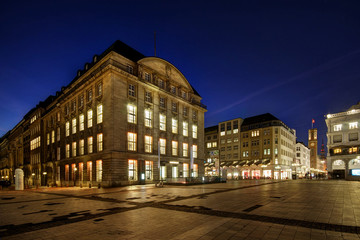 Fototapeta na wymiar Hamburg - ehemaliges Reichsbankgebäude am Rathausmarkt
