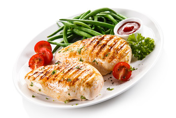 Grilled chicken fillets and vegetables © Jacek Chabraszewski