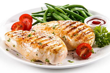 Grilled chicken fillets and vegetables