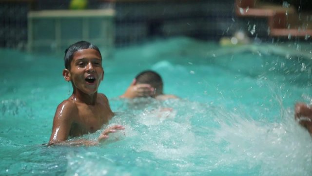 Kids splashing water in a pool