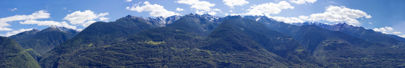 Fototapeta na wymiar Alpi Orobie del fondovalle di Sondrio