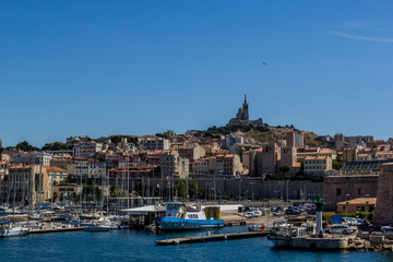 Fototapeta na wymiar Le vieux port de Marseille vu du Fort Saint-Jean