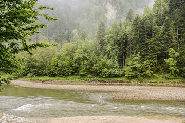 Gebirgsfluss Polen