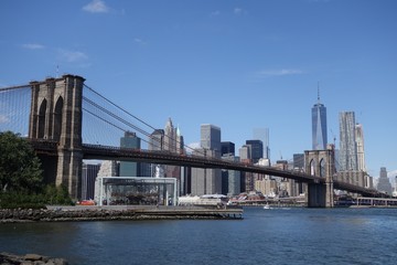 Fototapeta na wymiar Brooklyn Bridge mit Skyline von Manhattan, New York