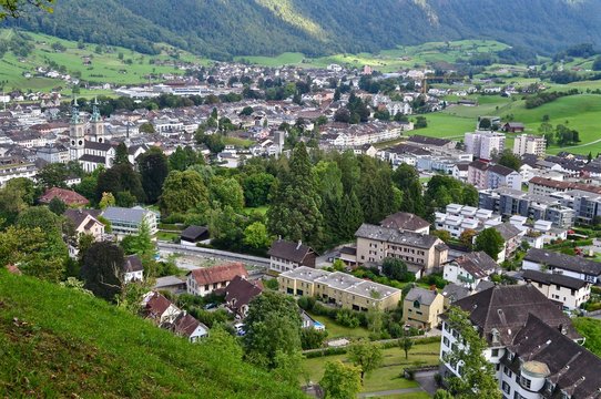 Blick auf Stadt Glarus, Schweiz
