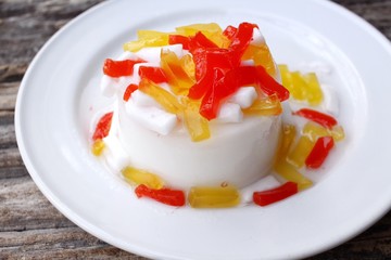 Pudding with fruit jelly