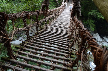 さあ、吊り橋へ