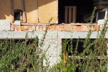 altes renovierungsbedürftiges Haus-Renovierung eines alten Hauses