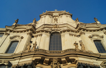 Fototapeta na wymiar building with artistic facade