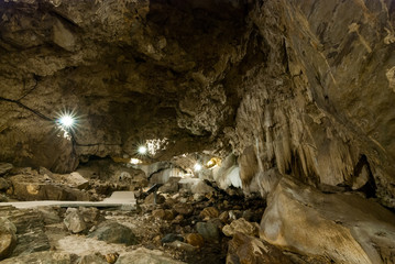 Tarn lod Cave