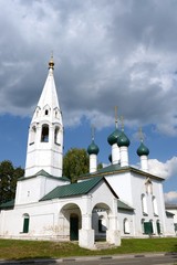 Fototapeta na wymiar Minced Church of St. Nicholas in Yaroslavl