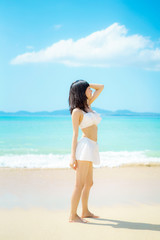 ビーチ・若い女性