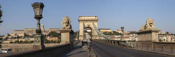 Fototapeta na wymiar Chain Bridge Panorama in Budapest