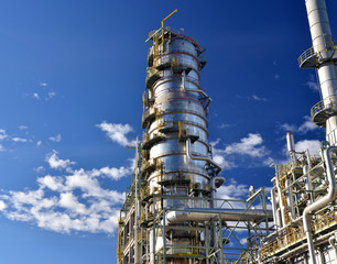 Gebäude in einer Chemiefabrik - Raffinerie für Erdöl