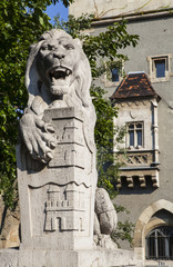 Obraz premium Lion Sculpture at Vajdahunyad Castle in Budapest