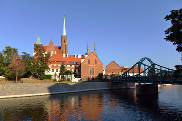 Fototapeta na wymiar Ostrów Tumski - najstarsza dzielnica Wrocławia