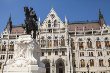 Fototapeta na wymiar Count Gyula Andrassy Statue and the Hungarian Parliament