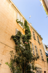 Un immeuble dans la vieille ville de Marseille