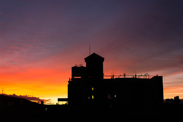 Obraz premium Silhouette of house at sunset